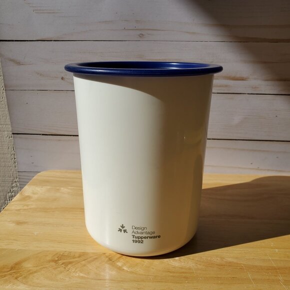 Vintage Tupperware Design Advantage 1992 White & Blue Storage Container with Lid - Picture 1 of 9